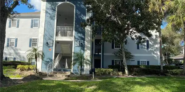 1211 SW CLUBSIDE DRIVE