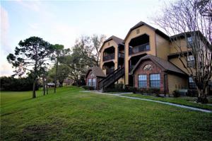 305 LAKEPOINTE DRIVE