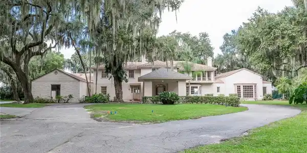 1806 N LAKE HOWARD DRIVE