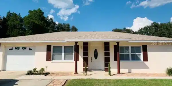 2711 LAKEWOOD LANE