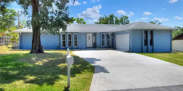 5024 FAIRFAX W