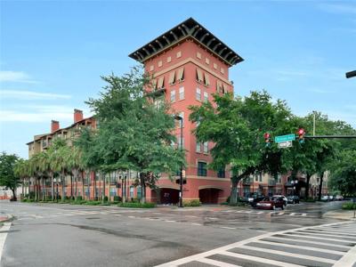 911 N ORANGE AVENUE