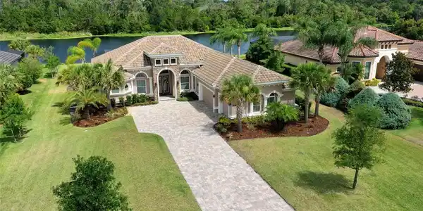 206 WILLOW OAK WAY