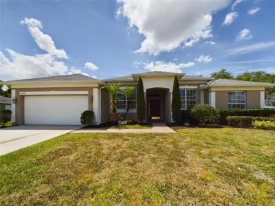 4824 LAKES EDGE LANE