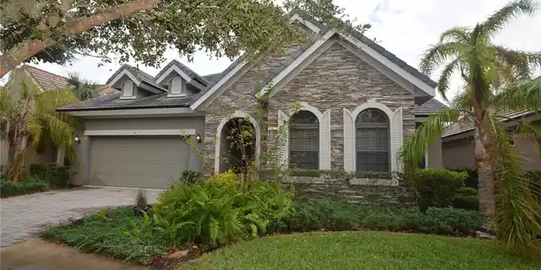 8 LAKESIDE DRIVE