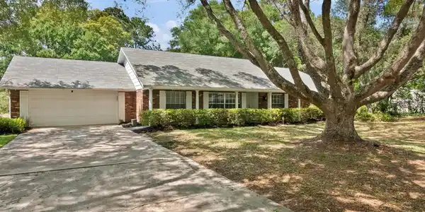 608 BLUE LAKE DRIVE