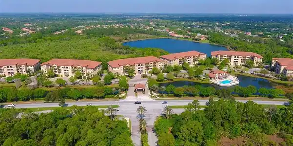 7604 LAKE VISTA COURT