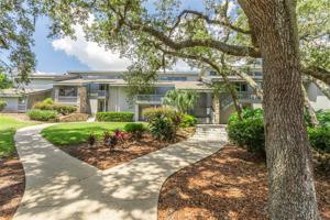807 PINEWOOD COURT