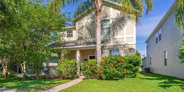 15646 AVENUE OF THE ARBORS