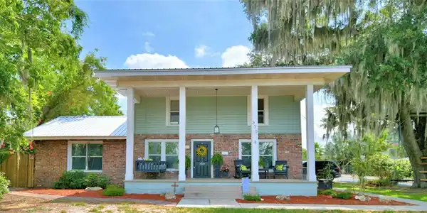 375 LAKE HOWARD DRIVE S