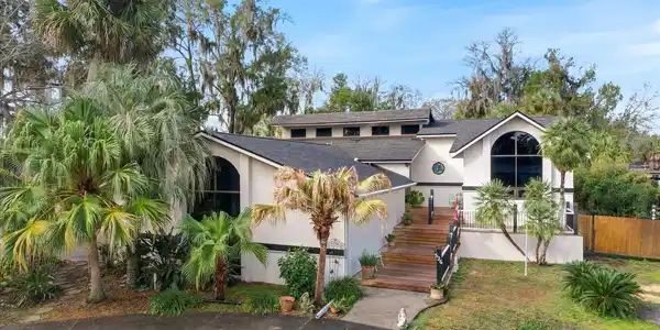 526 NW 9TH AVENUE
