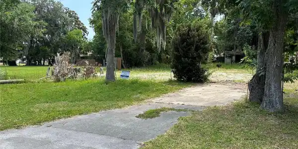 563 NW 8 AVENUE