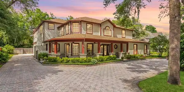 2270 POINSETTIA DRIVE