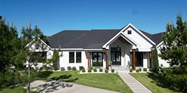 1405 PIER COURT