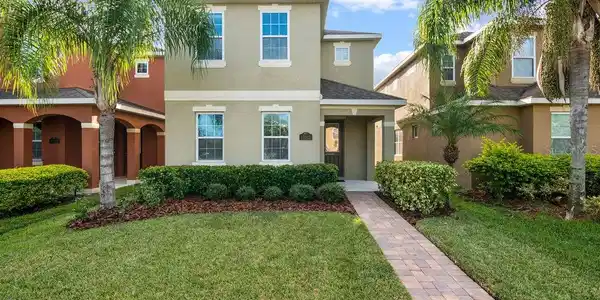 15213 AVENUE OF THE ARBORS