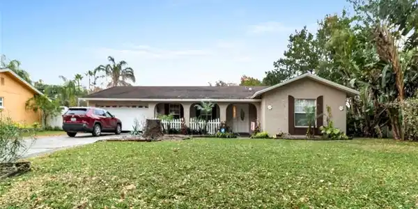 951 E APPLE LANE