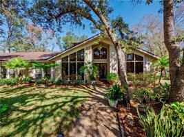 207 BUTTONWOOD DRIVE