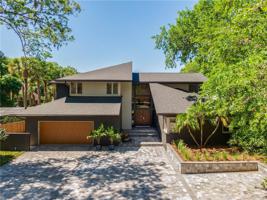 810 QUINWOOD LANE