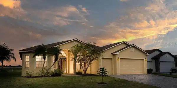 4033 SABLE LOOP DRIVE