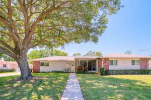 1009 QUEEN ANNE DRIVE