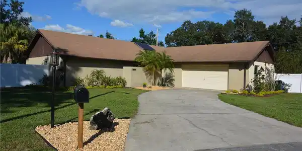 1034 LAMPLIGHTER LANE