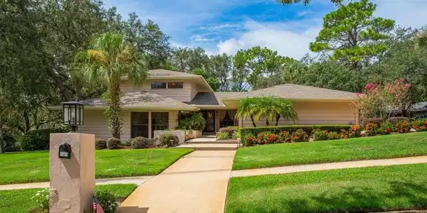 600 BUTTONWOOD COURT