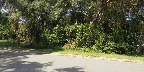 E SPRING LAKE BOULEVARD