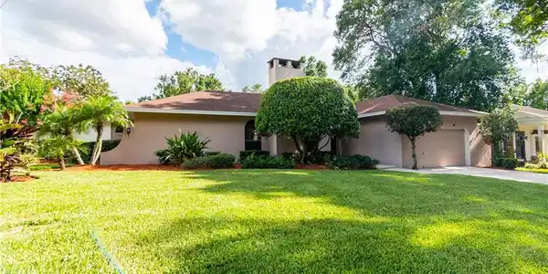 1607 LAKEWOOD DRIVE N