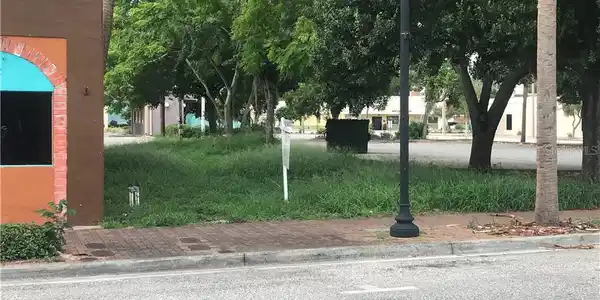 CENTRAL AVENUE W
