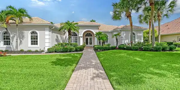8015 ROYAL BIRKDALE CIRCLE