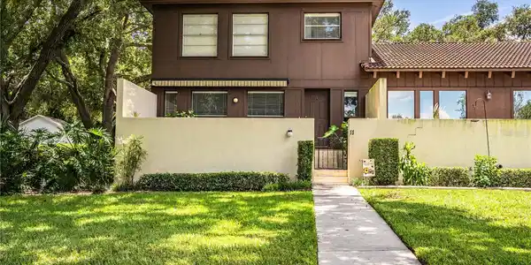 11 LOMA VERDE