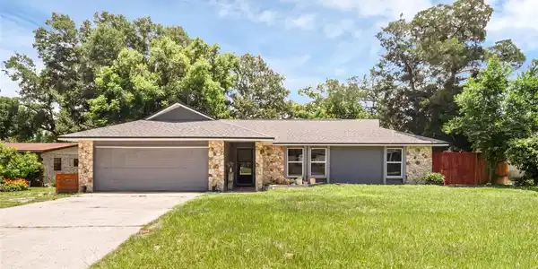 925 OAK DRIVE