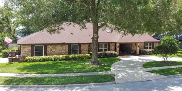 311 GREEN OAK COURT