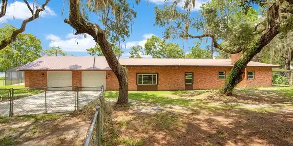 110 LAKE EDGE TRAIL