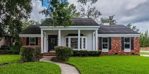 1601 LAKEWOOD N