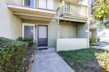 1561 LAKEVIEW DRIVE