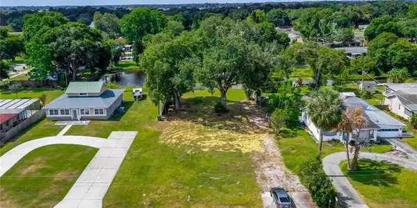 1516 LAKE HOWARD