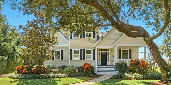 580 W 10TH AVENUE