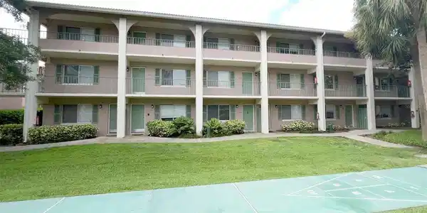 120 BLUE POINTE