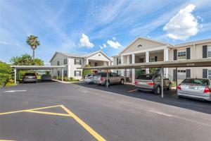 689 LAKE HOWARD DR