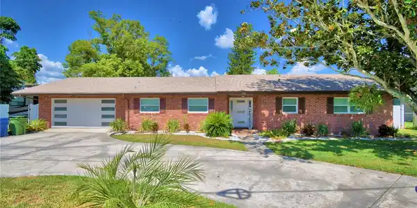 100 N LAKE HOWARD DRIVE