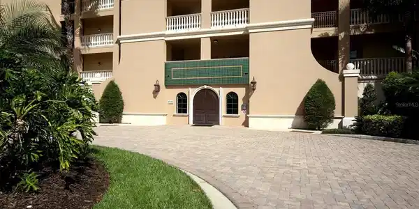 7710 LAKE VISTA