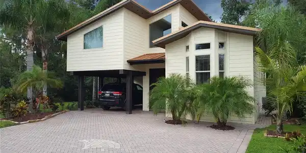 6833 AMANDA VISTA