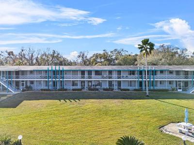 1600 W LAKE PARKER DRIVE