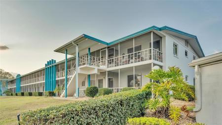 1600 W LAKE PARKER DRIVE