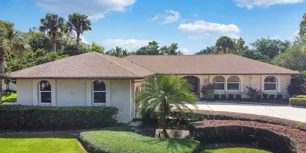 137 N SPRING LAKE DRIVE