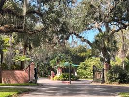 2318 LEEWARD
