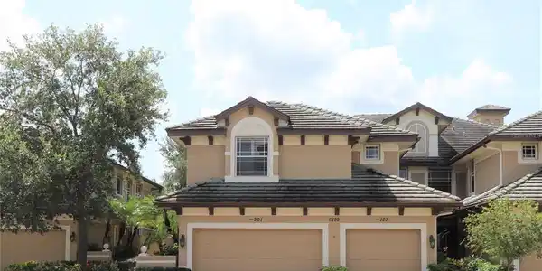 6422 MOORINGS POINT
