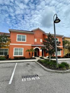 8943 BISMARCK PALM ROAD