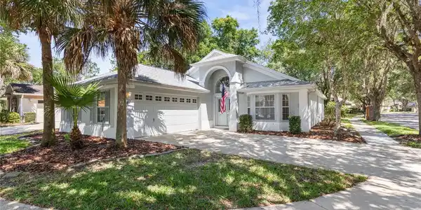 2 POINT DORAL COURT